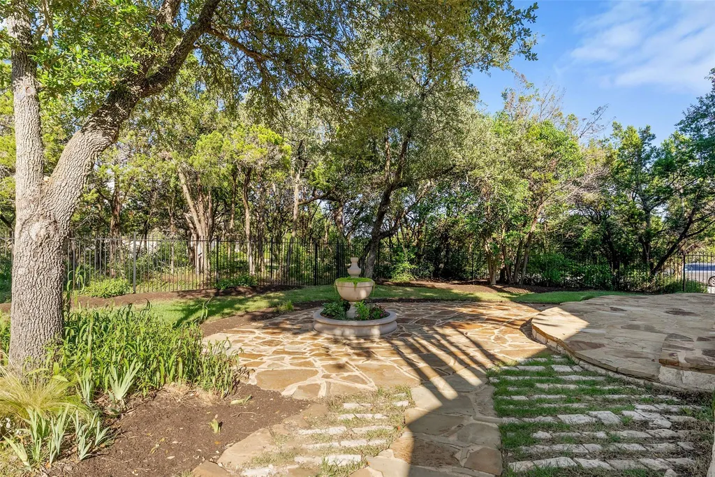 8215 Dark Ridge Cove Austin TX 78737