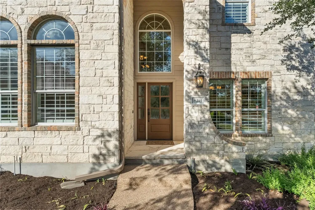 8215 Dark Ridge Cove Austin TX 78737