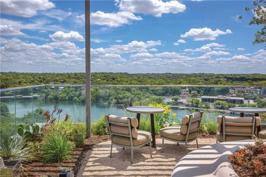 44 East Avenue Austin TX 78701