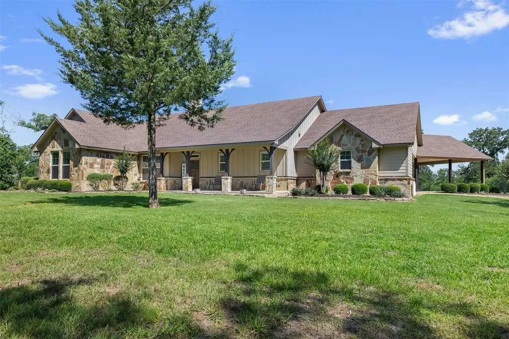 1306 22 Hills Road Gause TX 77857
