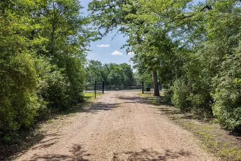 1306 22 Hills Road Gause TX 77857