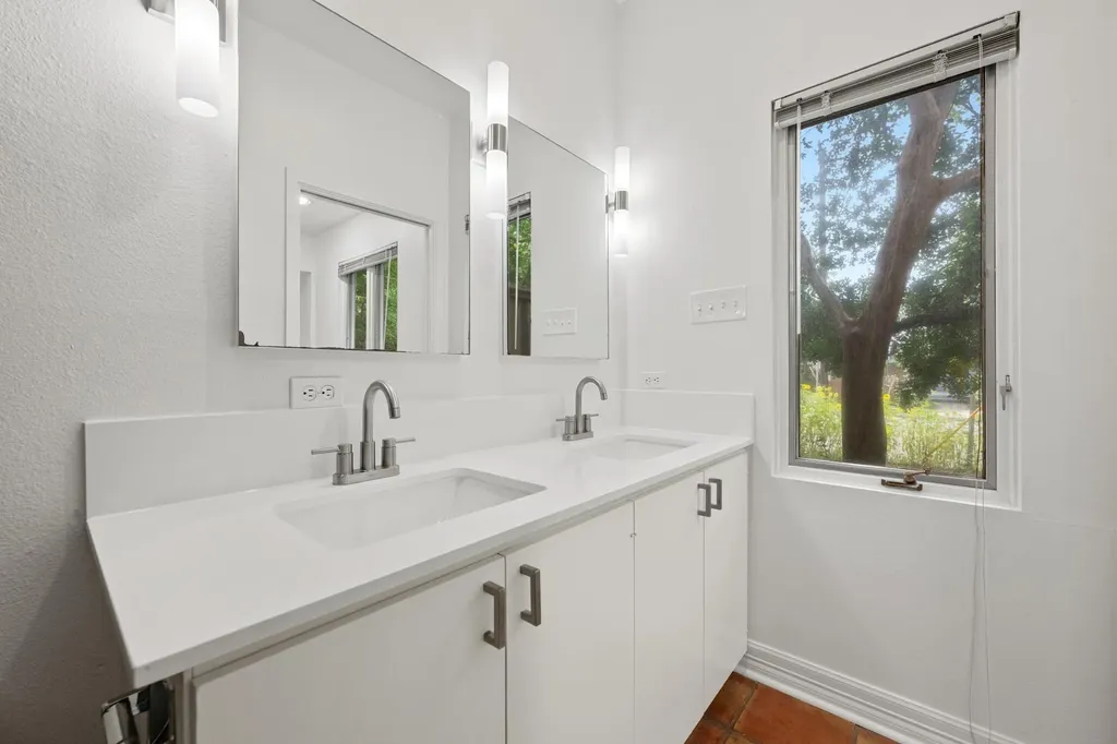 409 E 38th Street Austin TX 78705