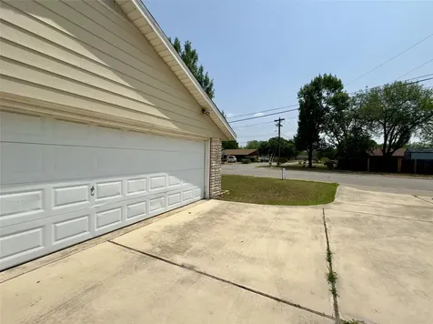 821 S Guadalupe Street Lockhart TX 78644