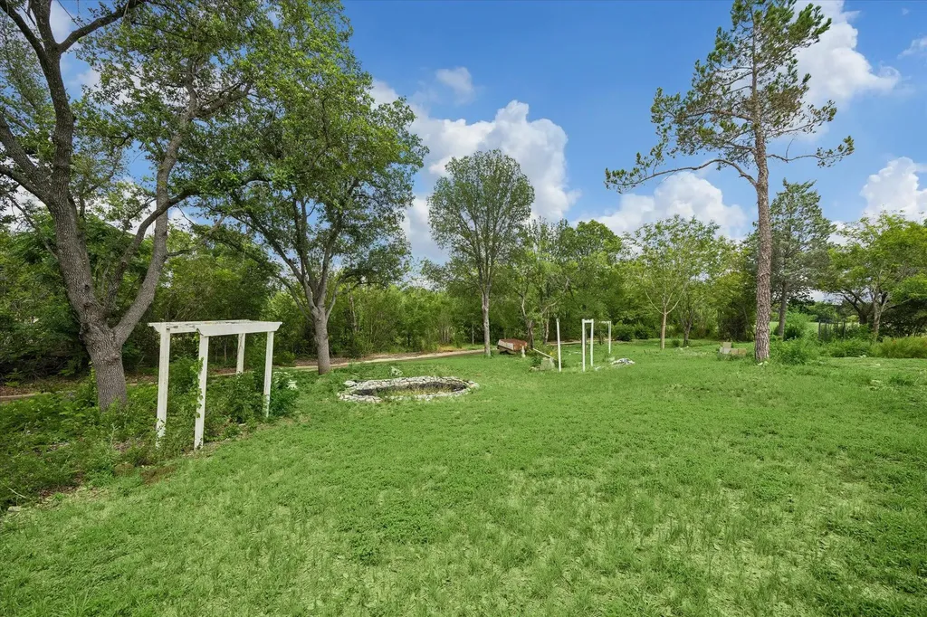 7503 Ponoma Trail Austin TX 78749