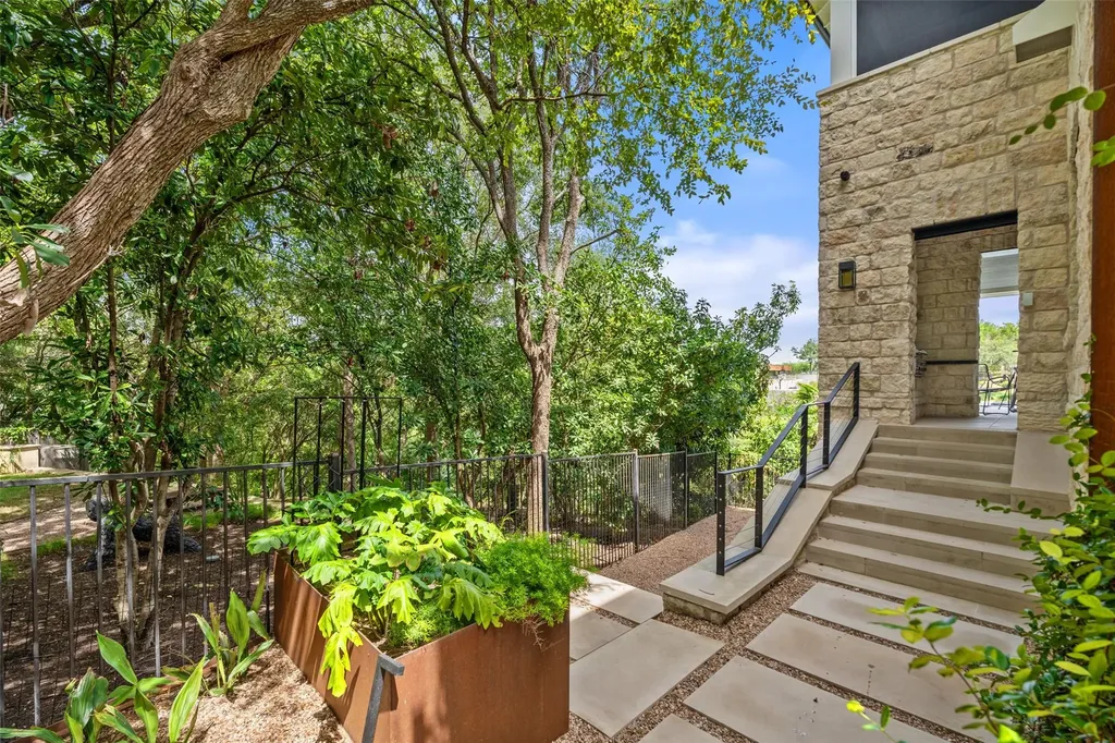 3111 Above Stratford Place Austin TX 78746