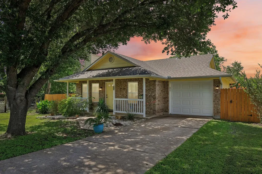94 Louise Street Elgin TX 78621