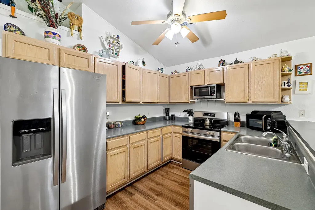 94 Louise Street Elgin TX 78621