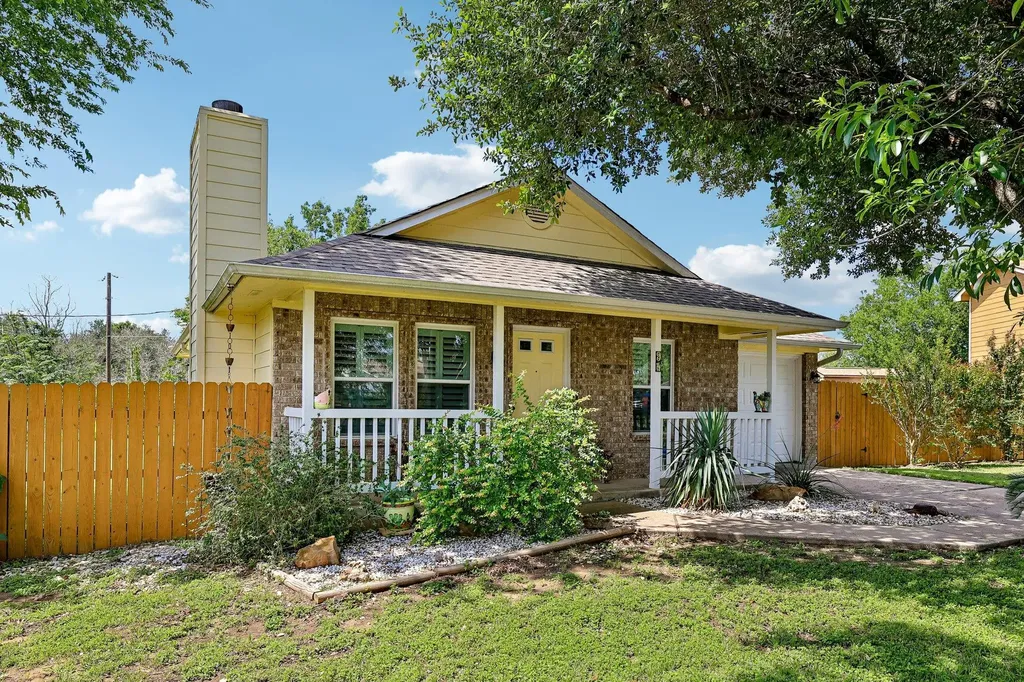 94 Louise Street Elgin TX 78621