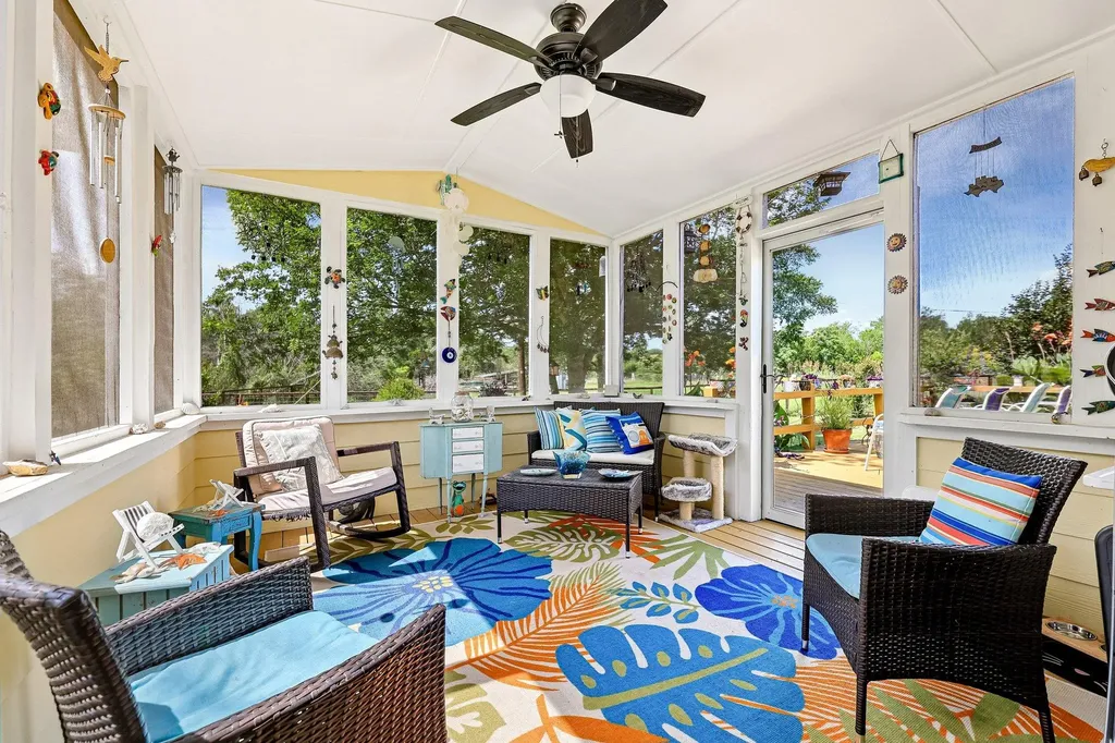 94 Louise Street Elgin TX 78621