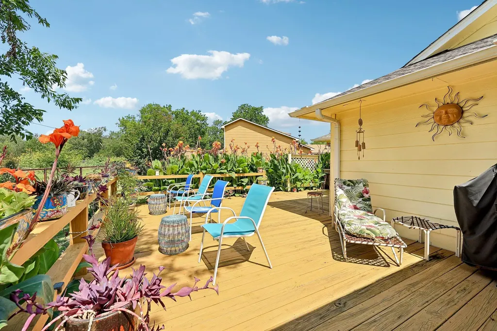 94 Louise Street Elgin TX 78621