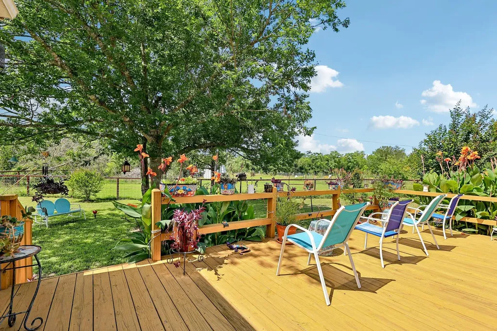 94 Louise Street Elgin TX 78621