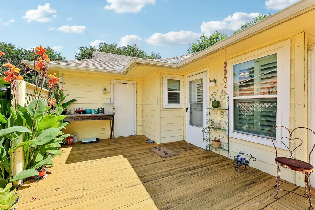 94 Louise Street Elgin TX 78621