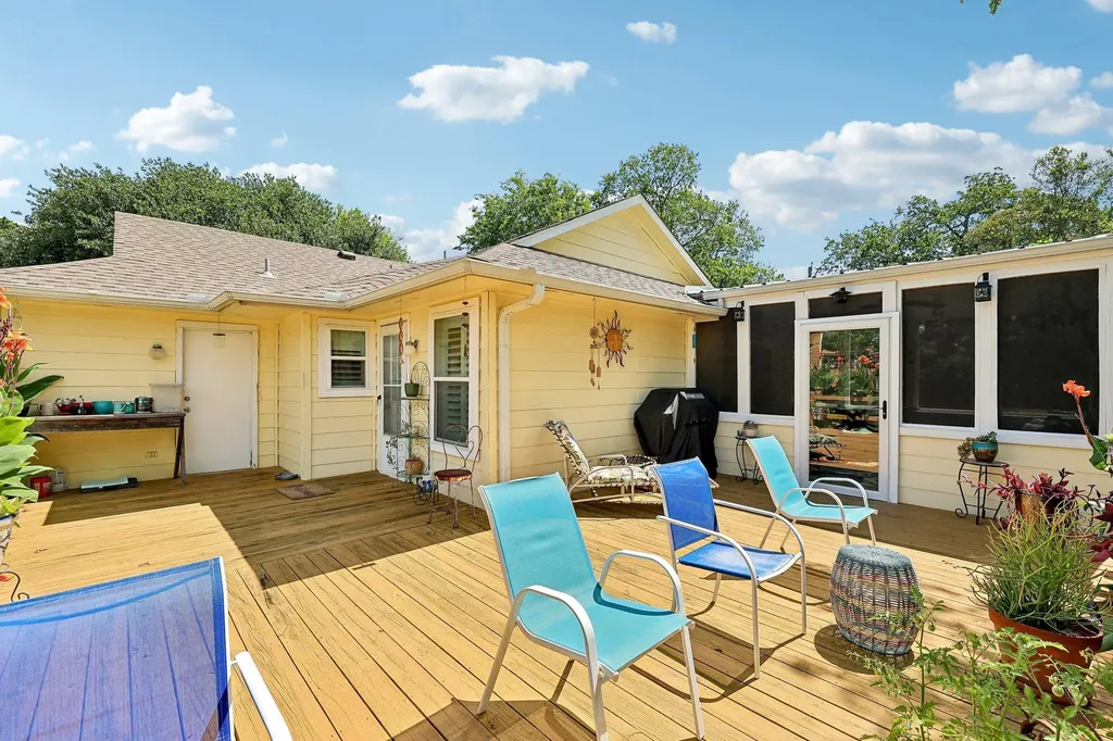94 Louise Street Elgin TX 78621