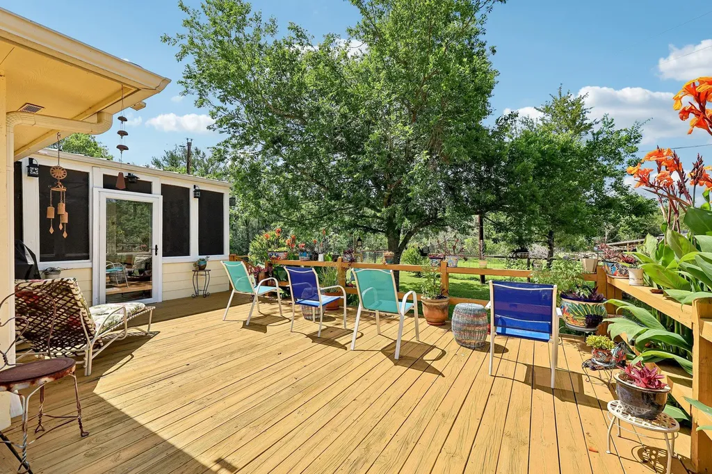 94 Louise Street Elgin TX 78621