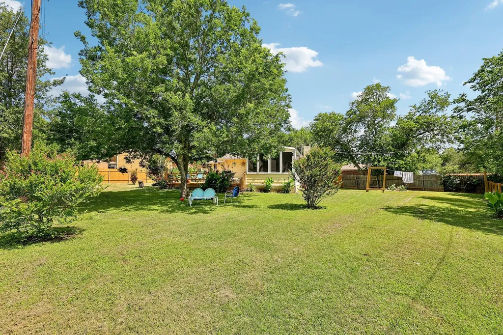 94 Louise Street Elgin TX 78621
