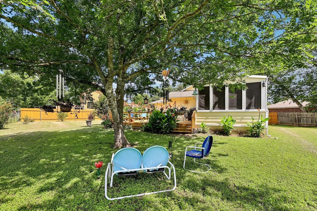 94 Louise Street Elgin TX 78621