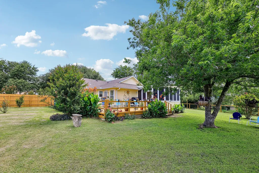 94 Louise Street Elgin TX 78621