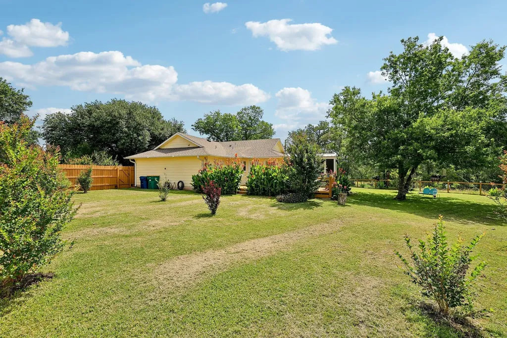 94 Louise Street Elgin TX 78621