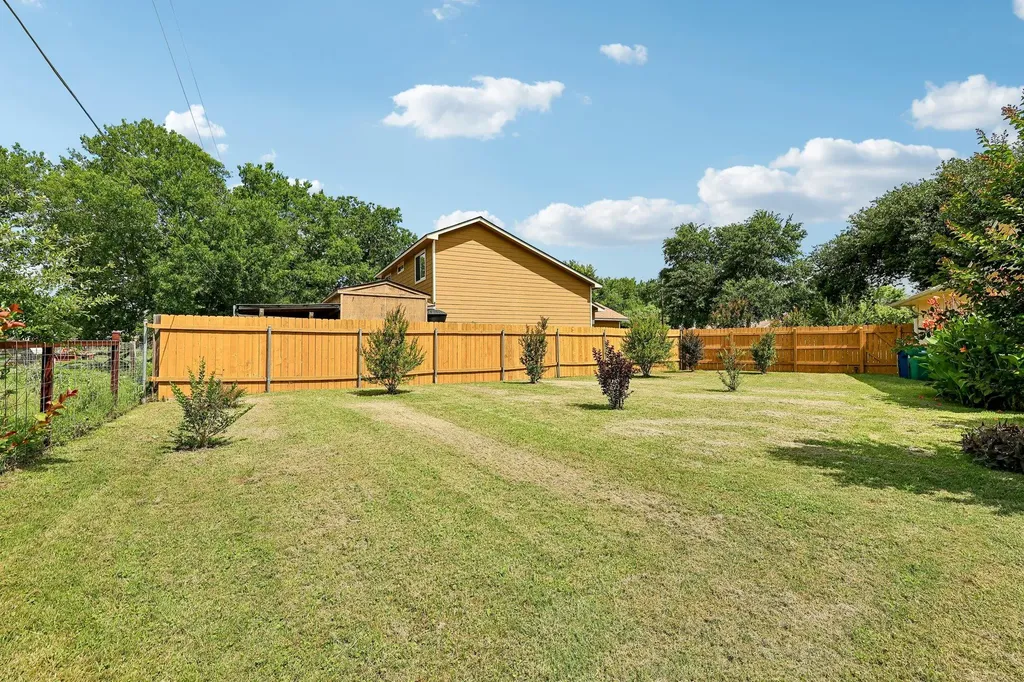 94 Louise Street Elgin TX 78621