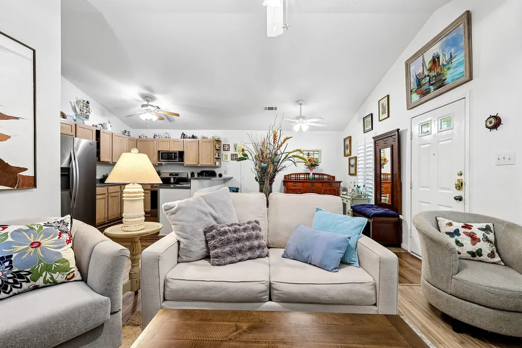 94 Louise Street Elgin TX 78621