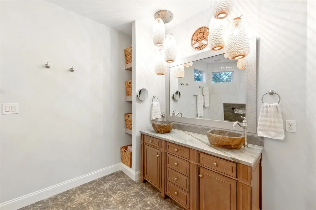 4115 Noon Day Cove Spicewood TX 78669