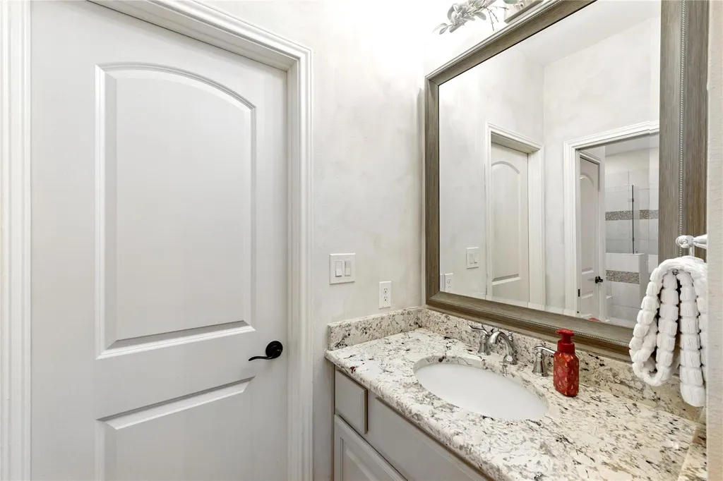 4115 Noon Day Cove Spicewood TX 78669