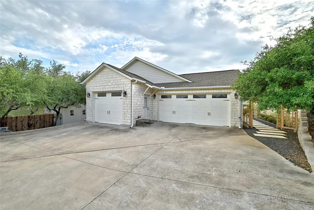 4115 Noon Day Cove Spicewood TX 78669