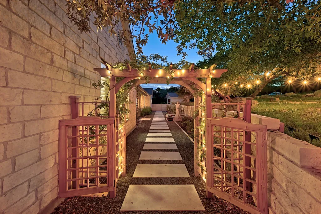 4115 Noon Day Cove Spicewood TX 78669