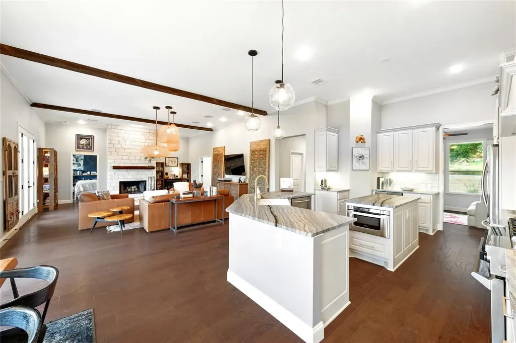 4115 Noon Day Cove Spicewood TX 78669