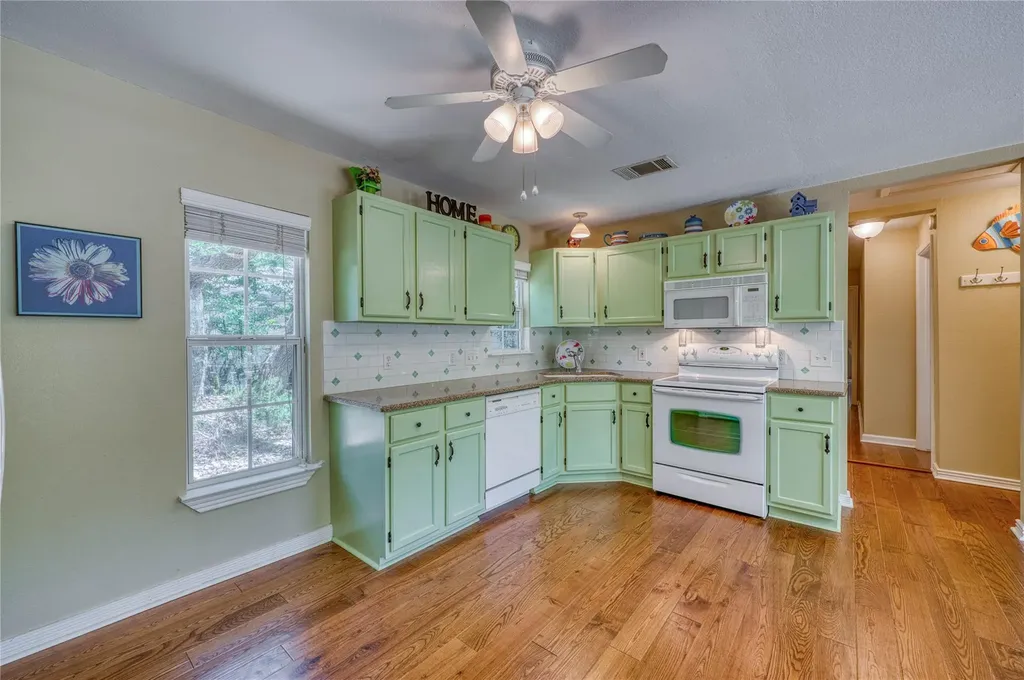 113 Red Bird Drive Kingsland TX 78639