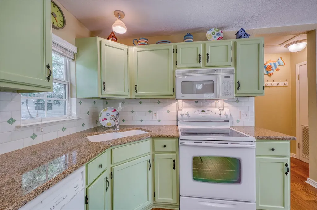 113 Red Bird Drive Kingsland TX 78639