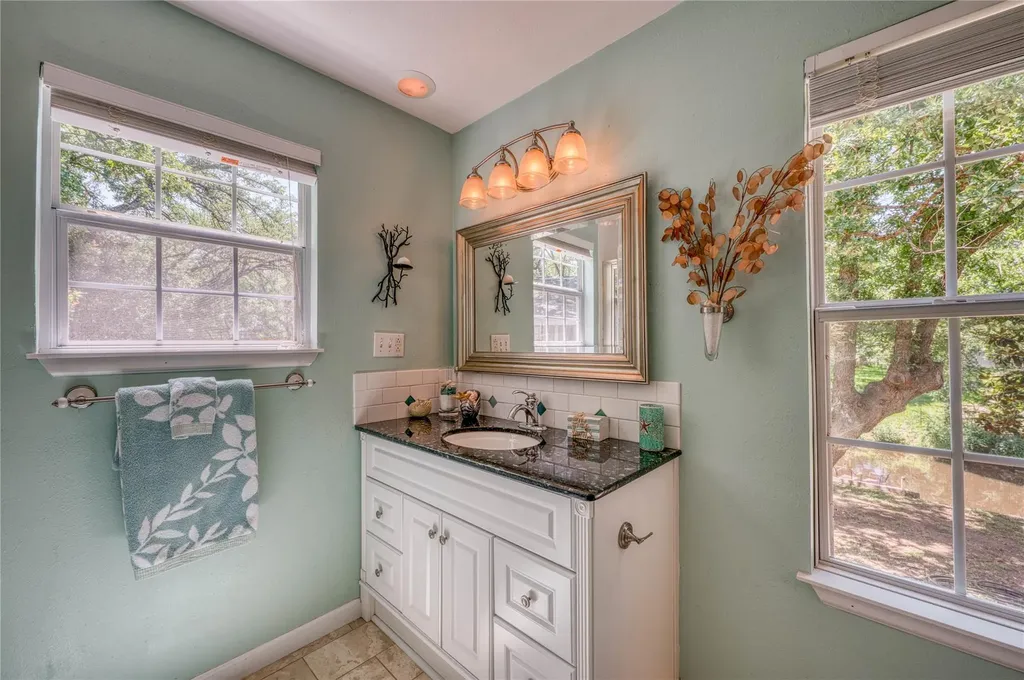 113 Red Bird Drive Kingsland TX 78639
