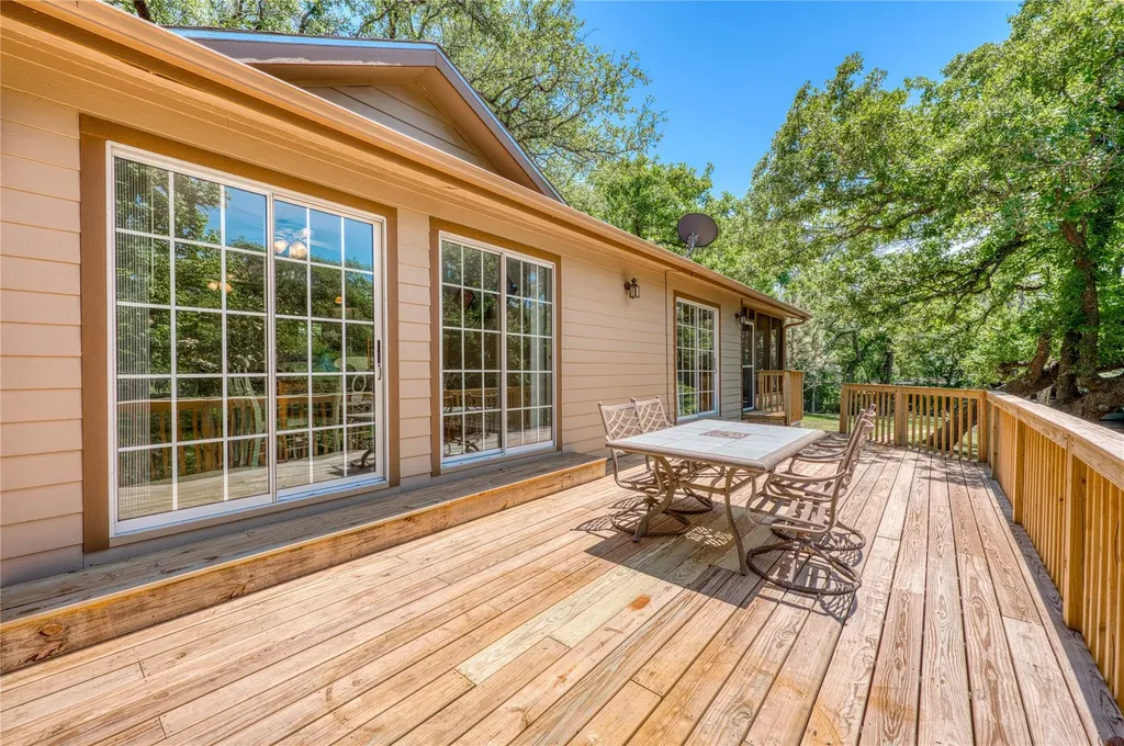 113 Red Bird Drive Kingsland TX 78639