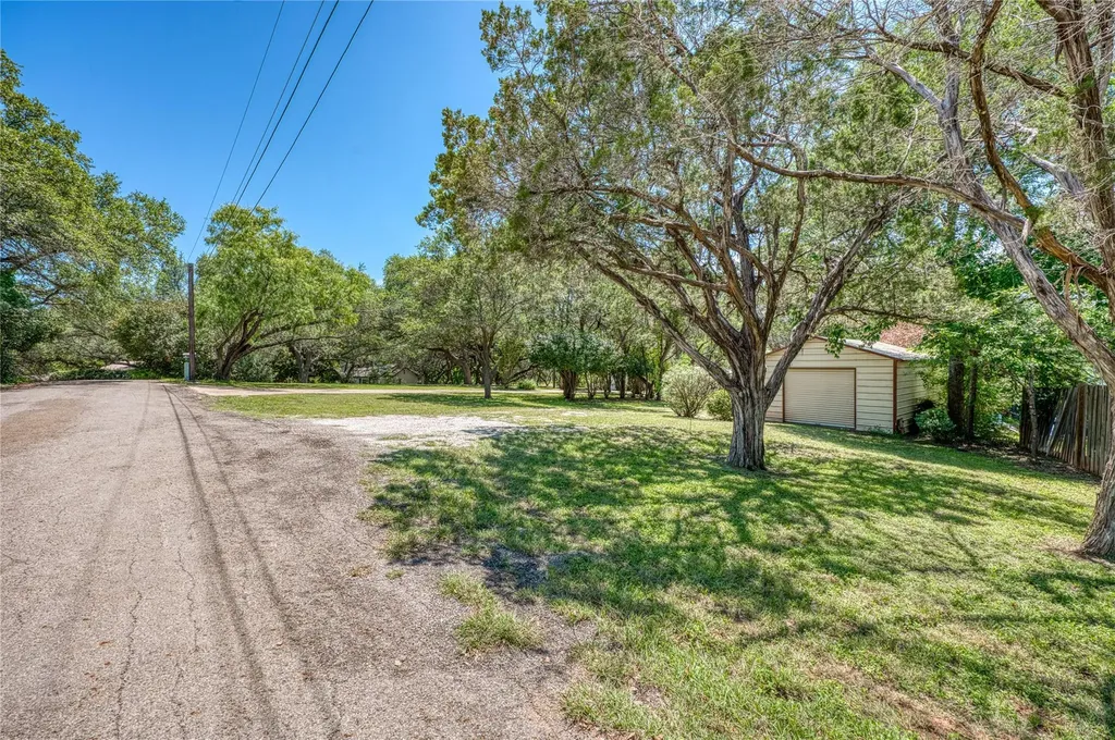 113 Red Bird Drive Kingsland TX 78639