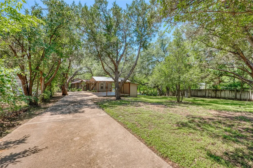 113 Red Bird Drive Kingsland TX 78639