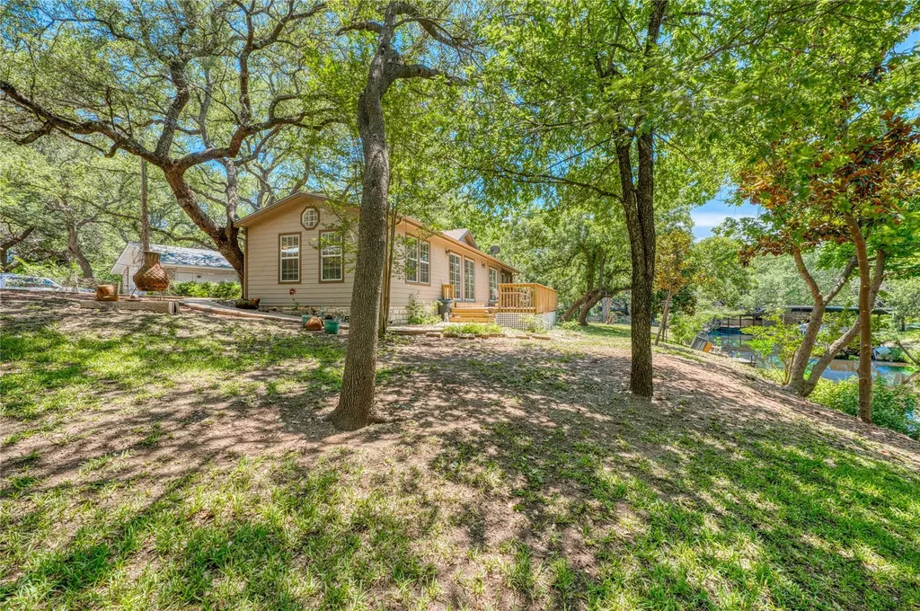 113 Red Bird Drive Kingsland TX 78639