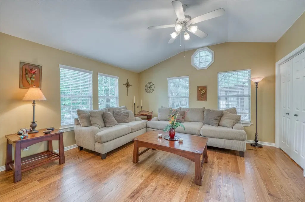 113 Red Bird Drive Kingsland TX 78639