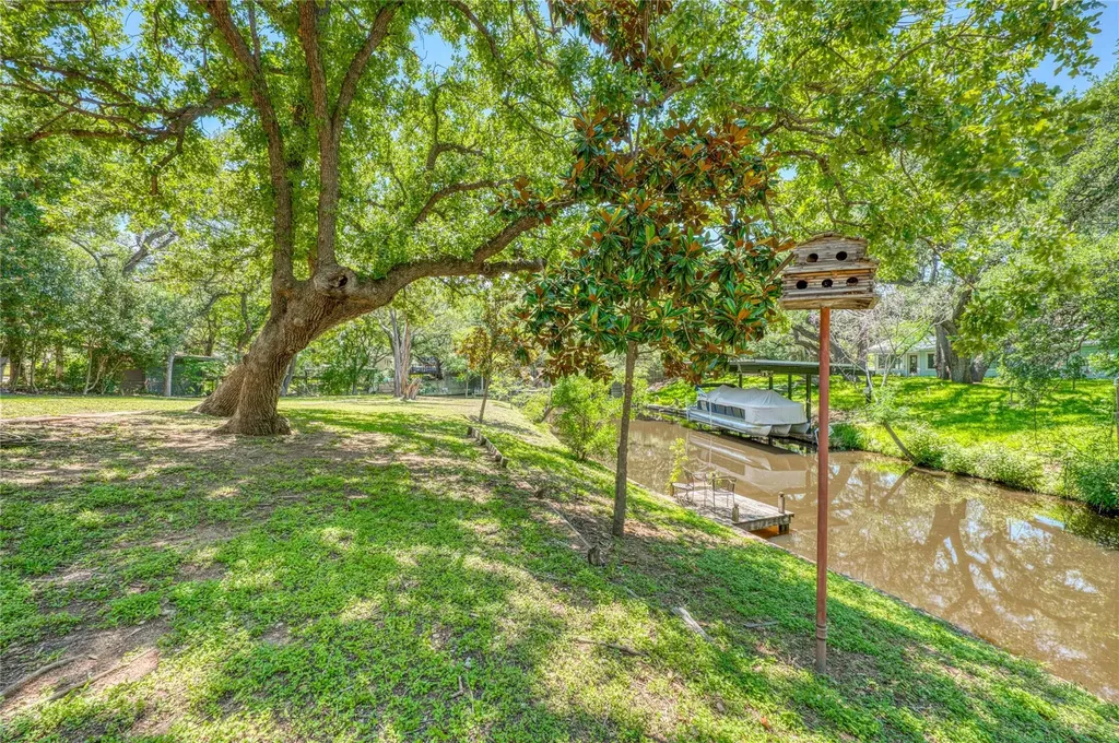 113 Red Bird Drive Kingsland TX 78639