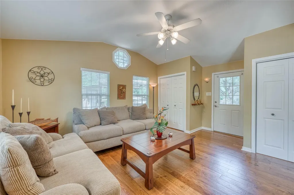 113 Red Bird Drive Kingsland TX 78639