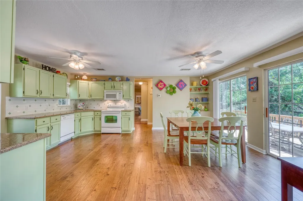 113 Red Bird Drive Kingsland TX 78639