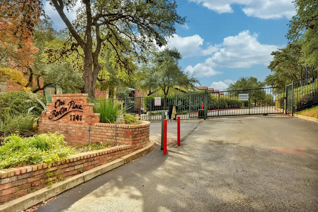 1741 Spyglass Drive Austin TX 78746