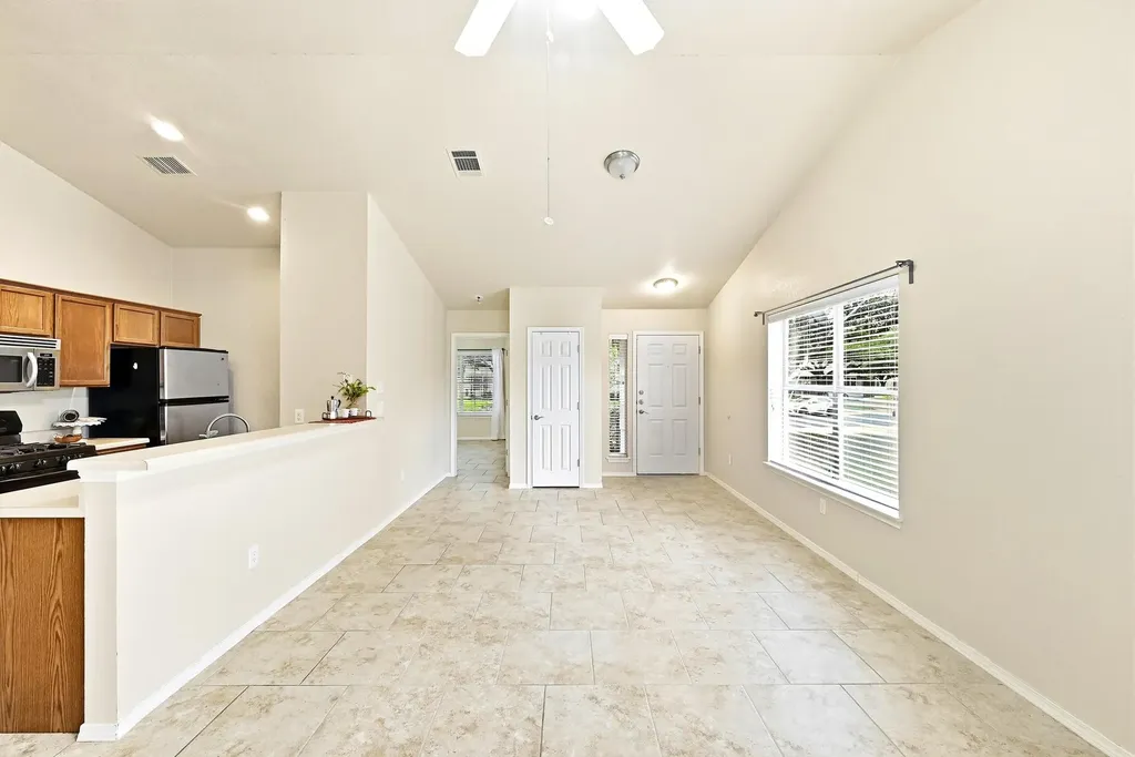 186 Prairie Springs Loop Georgetown TX 78626