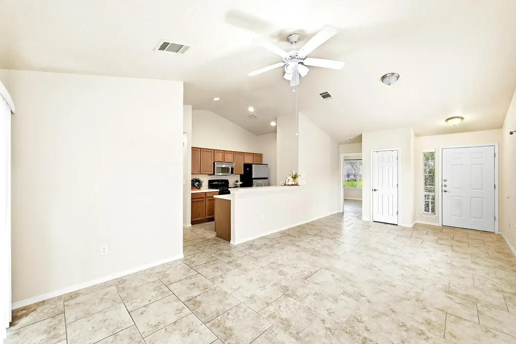 186 Prairie Springs Loop Georgetown TX 78626