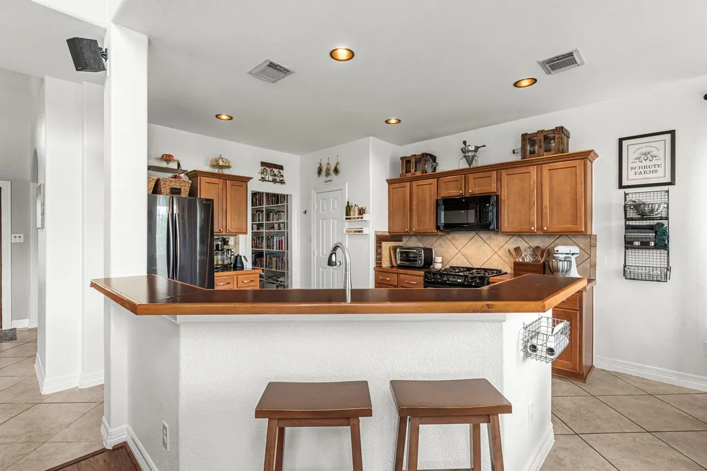 454 Fall Circle Kyle TX 78640