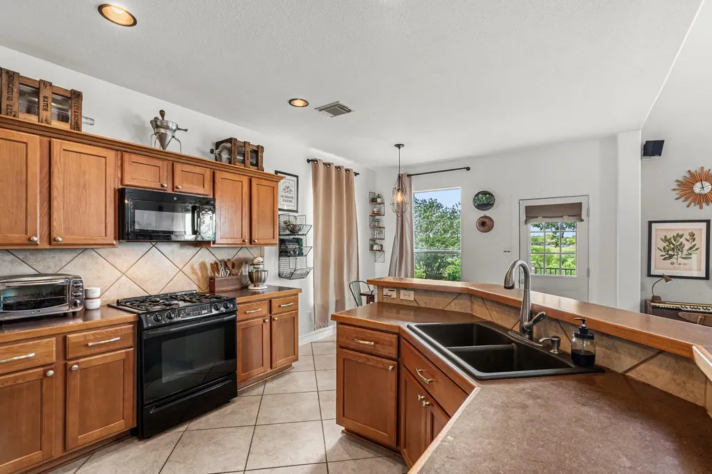 454 Fall Circle Kyle TX 78640