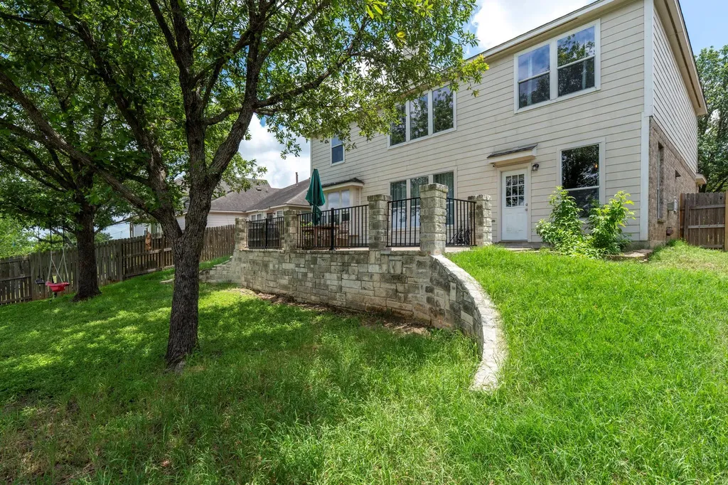 454 Fall Circle Kyle TX 78640