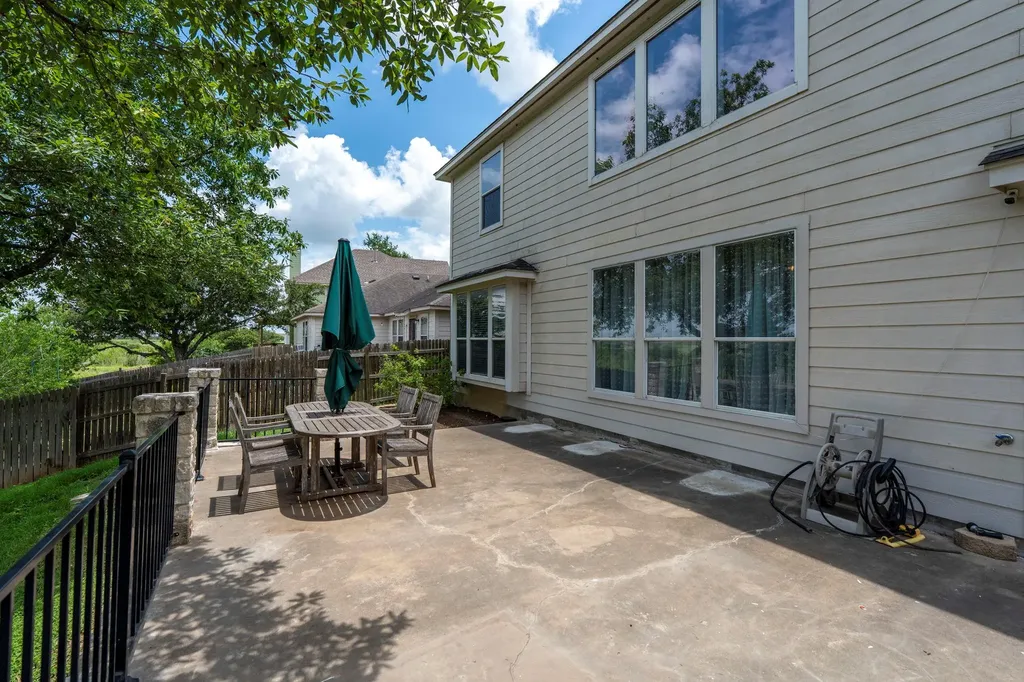 454 Fall Circle Kyle TX 78640