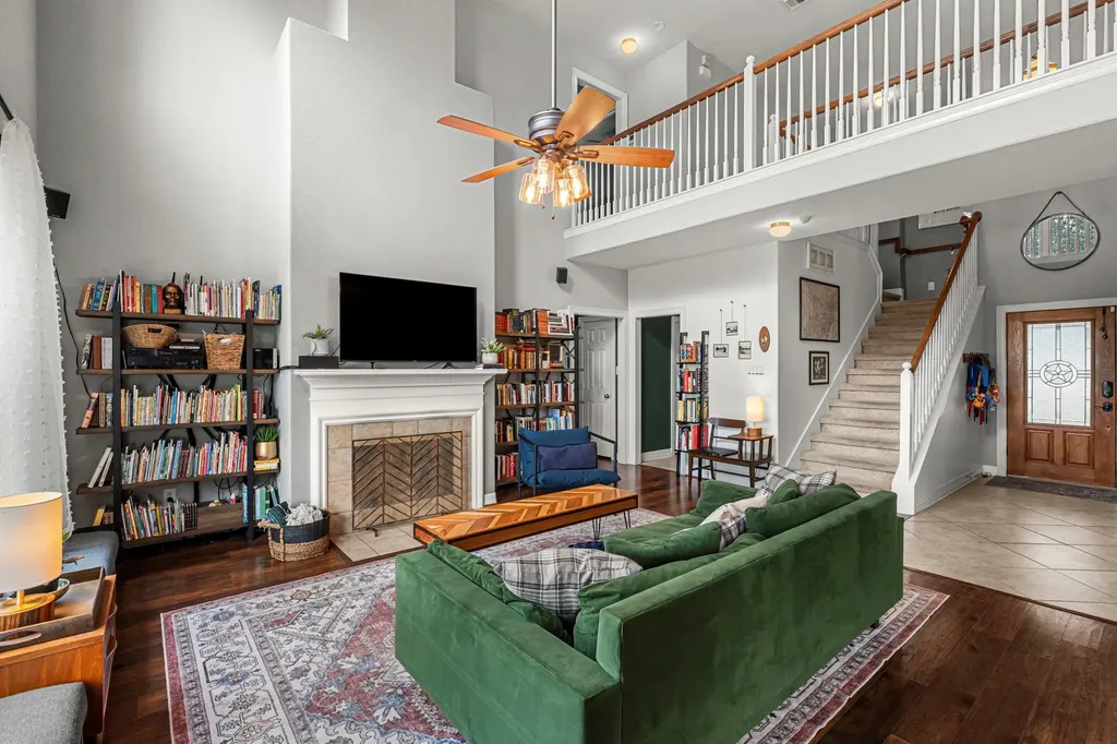 454 Fall Circle Kyle TX 78640
