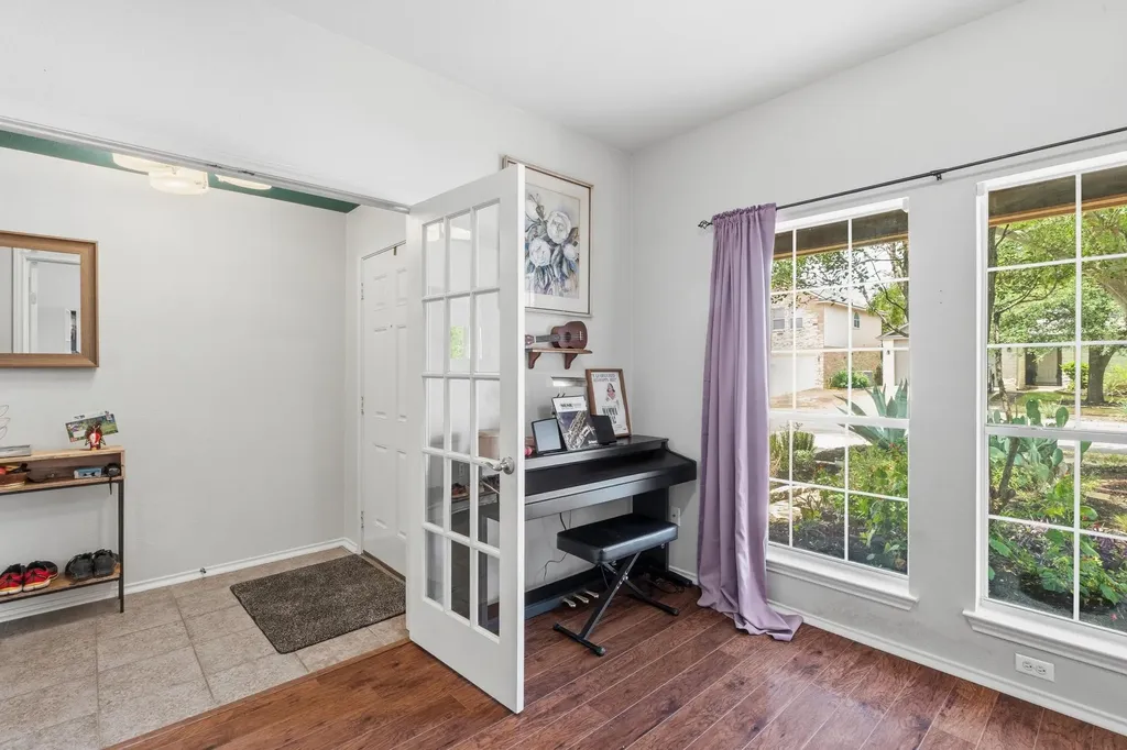 1701 Mcclannahan Drive Austin TX 78748