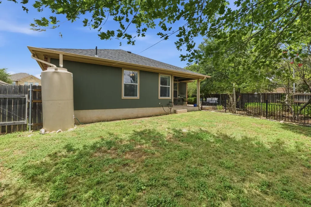 1701 Mcclannahan Drive Austin TX 78748
